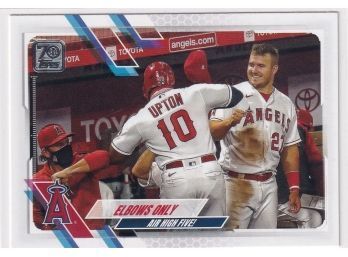 2021 Topps 70th Anniversary Elbows Only Air High Five !