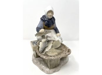 Bing & Grondahl Figurine Fisherwoman No 2233