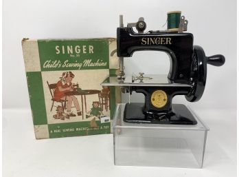 Vintage Singer Miniature Child's Sewing Machine No. 20 Black W Original Box
