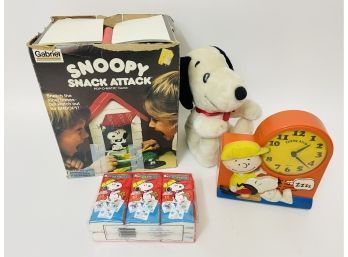 Lot Of Vintage Snoopy Collectibles Including Snoopy Clock