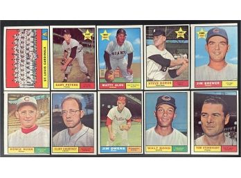 Lot Of 10 1961 Topps Baseball Cards