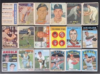 Lot Of 18 Assorted Vintage Baseball Cards
