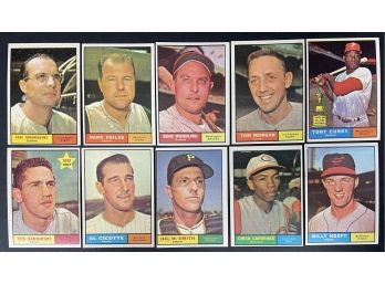 Lot Of 10 1961 Topps Baseball Cards