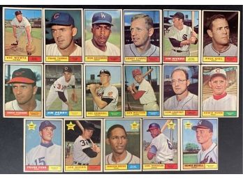Lot Of 17 1961 Topps Baseball Cards