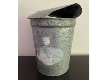 Galvanized Bucket, Lid Does Not Come Off