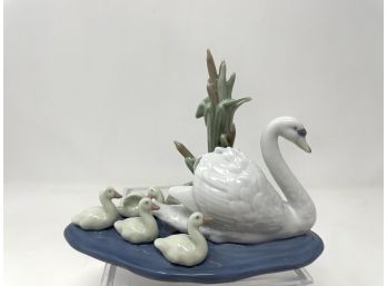 LLadro #5722 Swan With 4 Cygnets On Pond