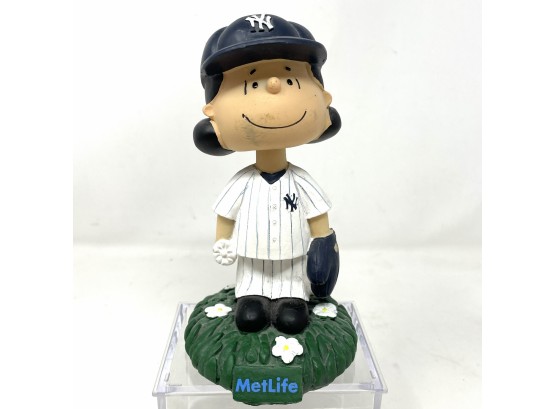 Metlife Lucy Bobble Head - Yankees