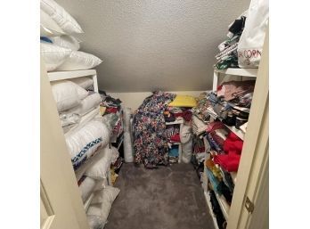 Entire Contents Of Closet!!! Sewer/quilter's Dream Yards Of Fabric And Tons Of Pillow Forms!