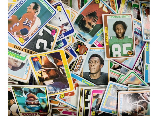 Huge Lot Of Hundreds Of Vintage Topps Football Cards