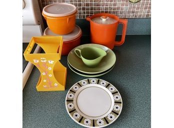 1960's 1970's Vintage Funky Tupperware Lot With Hand Holder Half Gallon Pourer And Bonus Mikasa Plate