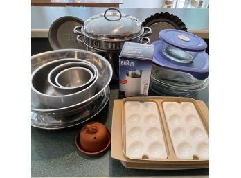 Large Kitchenware Lot Including Covered Deviled Egg Container, Nesting Bowls And More!