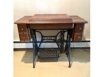 Antique Singer Sewing Machine - Machine Design Is In Very Nice Condition