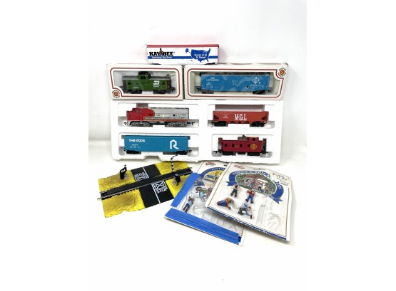 Lot Of Vintage Plastic Train Cars And Accessories - As Pictured