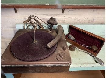 Vintage PhonoGraph Record Player