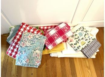 Lot Of Vintage Linens In Good Condition