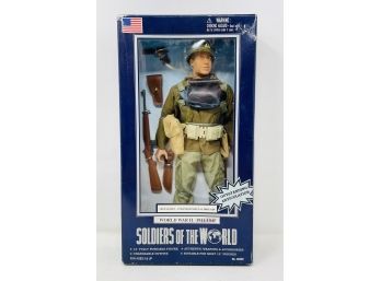 Soldiers Of The World New In Box - Signalman