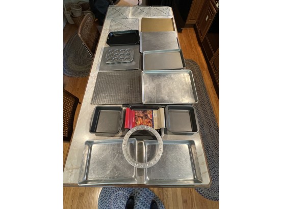 Large Lot Of Lightly Used Baking Pans And Aluminum Cookware As Pictured