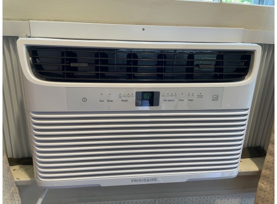 Newer Frigidaire Window Unit With Remote In Working Condition