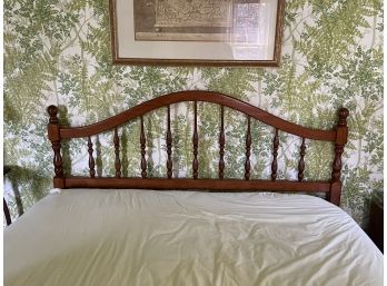 Queen Size Vintage Spindle Bed
