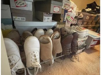 Large Lot Of Women's Shoes In Size 11m Rockport, Boots, Clarks, Bass And More!