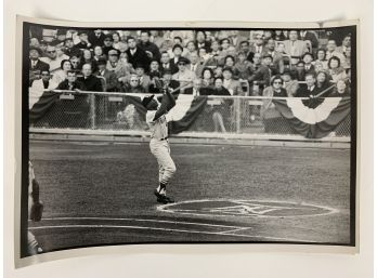 Type 1 1964 Sports Illustrated 10x14 Photo Of Bill White Fielding From 1964 World Series