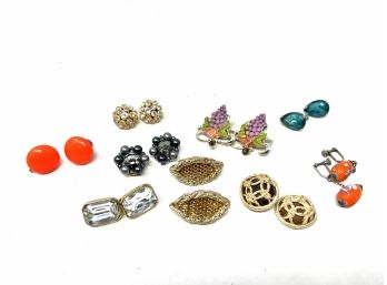 Costume Jewelry Lot 1 - Includes Screwback Earrings And Clip Ons
