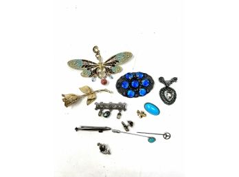 Costume Jewelry Lot 16 - Brooches And Pendants