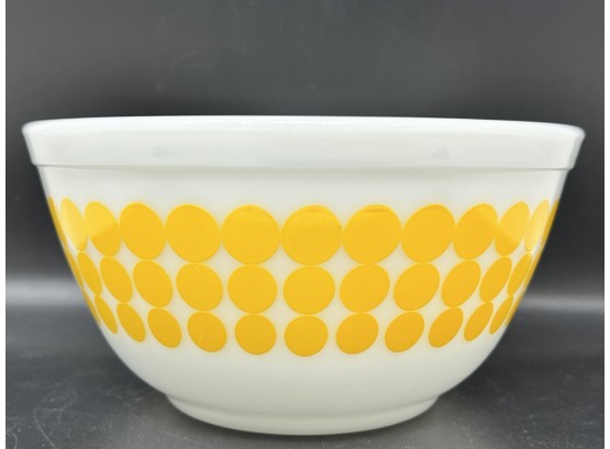 Pyrex #402 Mixing Bowl. Yellow Dot. 1968-72