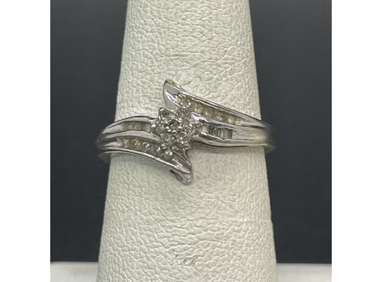10k Gold & Pavee Diamond Ring Size 7 1/2'