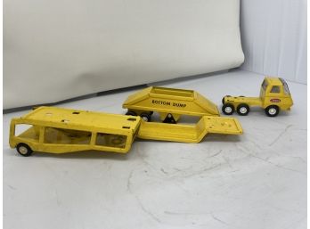 Lot Of Four Tonka Mini Constuction Pieces Truck With 3 Trailers