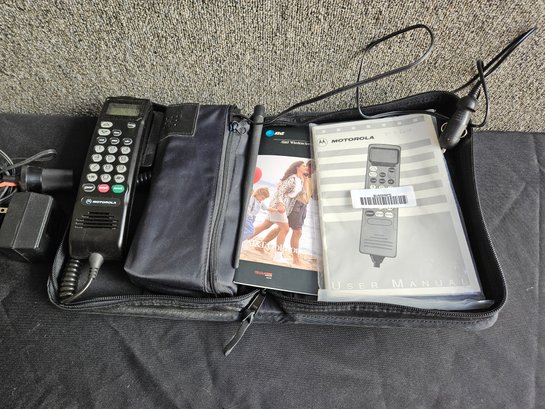 B78 - Vintage Motorola Bag Phone - Still Powers Up