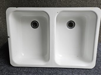 A2 - RV Porcelain Over Metal Kitchen Sink - 22'x18'x6' - Some Small Chips - LOCAL PICKUP ONLY