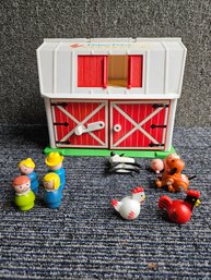 A185 - Fisher Price Play Family Barn With Animals - Goes Moooo!