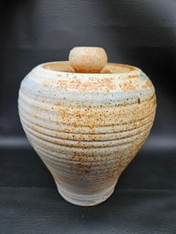 S42 - Ceramic Jar/Pot With Lid - 7.5'x9.5' - Signed