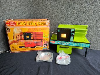 B136 - Kenner Easy Bake Oven  - With Box - Works - LOCAL PICKUP ONLY