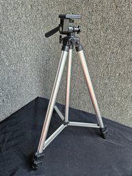 B147 - Samsonite Camera Tripod - 55' Height