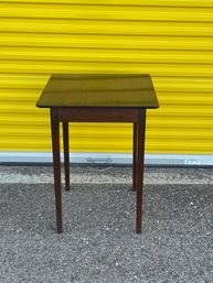 A86 Late 19th Century Mahog End Table  Table 22x22x28'