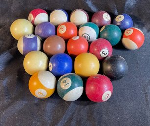 A95 Vintage Pool Balls