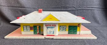 J57 Glendale Tin Toy Garage