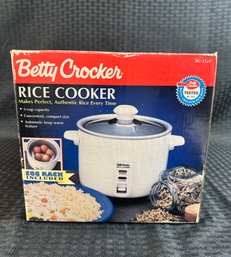 H38 Vintage Betty Crocker 5 Cup Rice Cooker **Unopened**