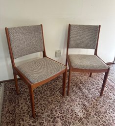 H60 Two Mid Century Matching Dining Room Chairs