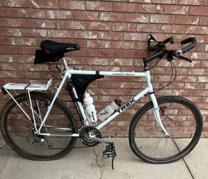 H109 Trek Mountain Bike (flats) - 26'