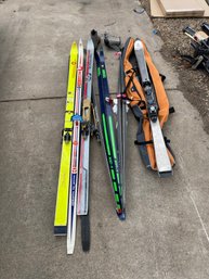 G169 Large Collection Of Skis