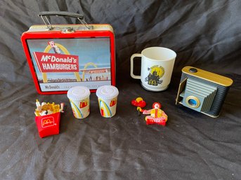 P68 Vintage McDonalds Merchandise Lunch Box Plastic Cups