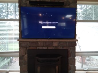 Samsung TV With Remote And Wall Mount ~ Bring Your Own Tools To Remove