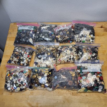HUGE LOT 20lbs Of Vintage Buttons!
