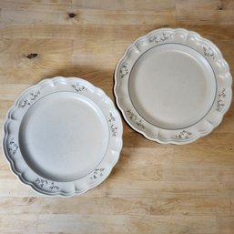 HEIRLOOM By Pfaltzgraff Dinner Plates 10.5' SET/2 Gray & White Flowers Scalloped