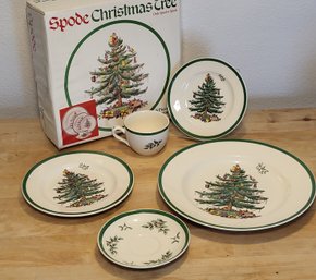 Vintage Unused Spode 5 Piece Place Setting Christmas Tree Set - (1/2)