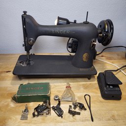 Vintage 1940s Singer Sewing Machine Model 66 With Motor And Lamp - Tested Working!