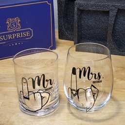 NEW Mr. & Mrs. Personalized Glasses - 2 Piece Gift Set In Box